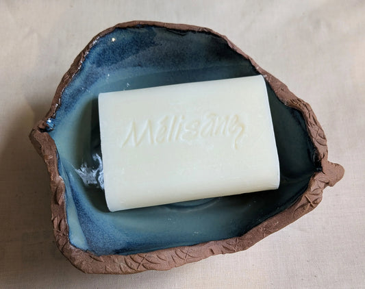 Porte-savon artisanal en céramique avec savon au lait d'ânesse Mélisâne