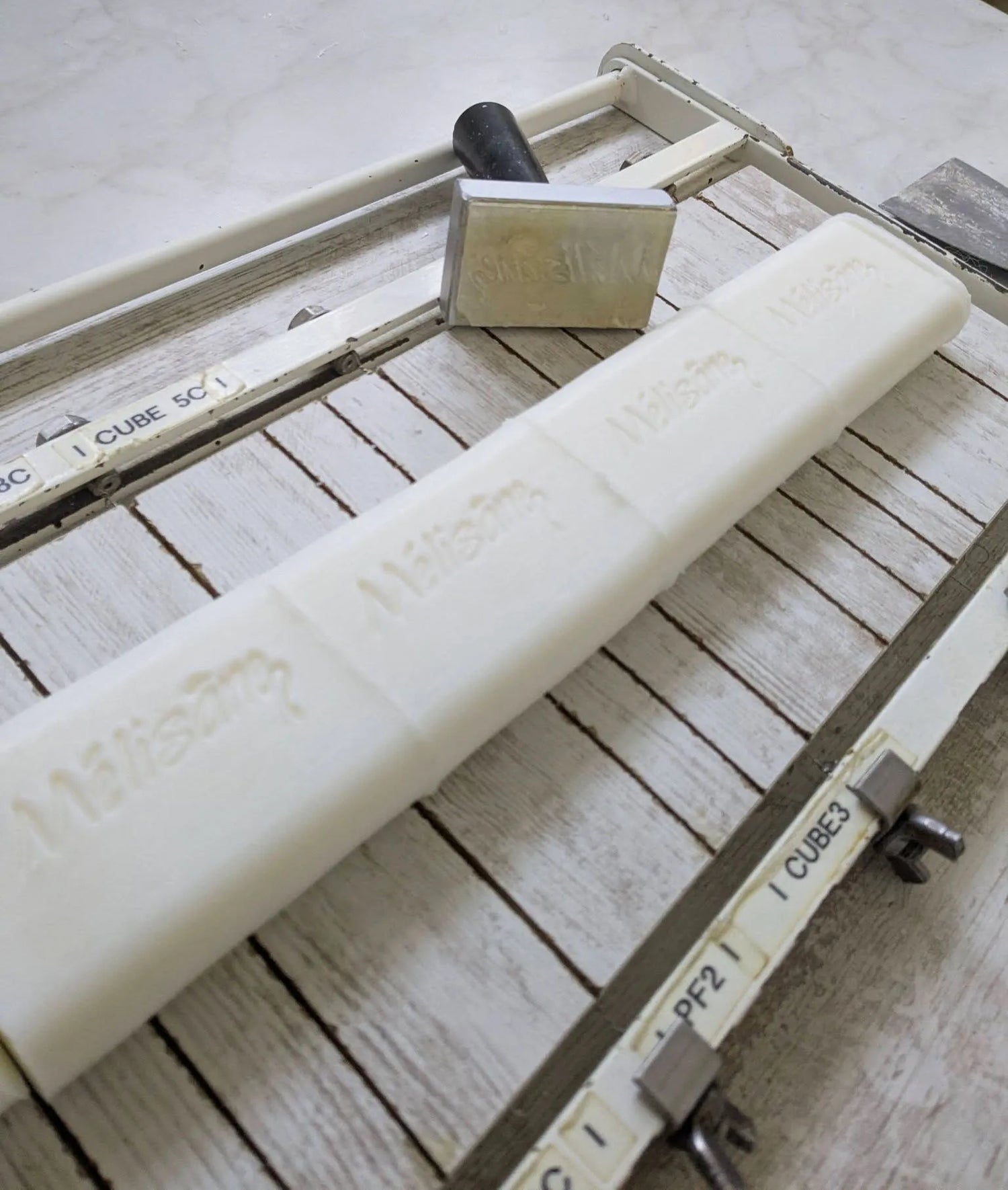 Atelier de façonnage des savons au lait d'ânesse Mélisâne