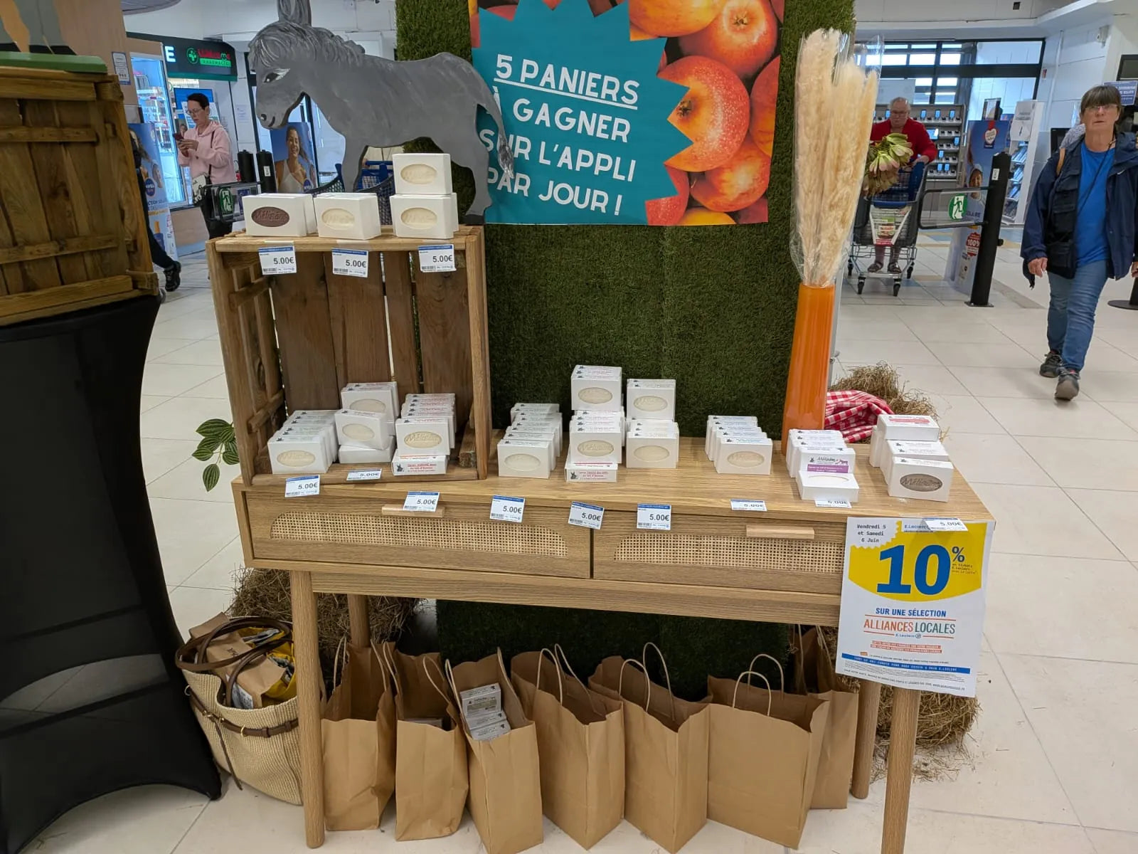 Stand Mélisâne avec savons artisanaux au lait d'ânesse dans la Sarthe