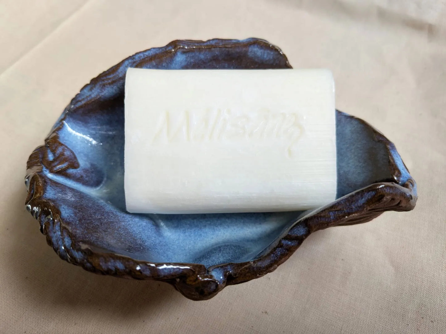 Porte-savon artisanal en céramique avec savon au lait d'ânesse Mélisâne