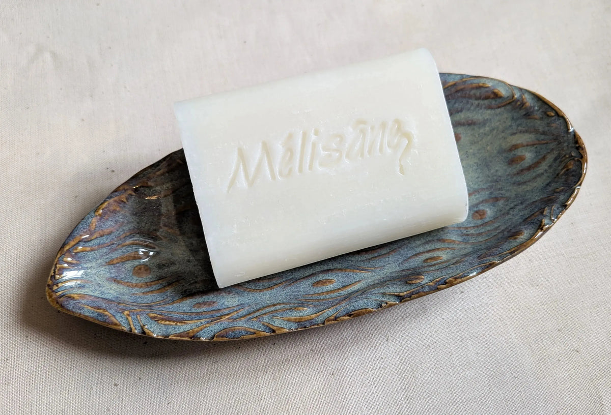 Porte-savon artisanal en céramique avec savon au lait d'ânesse Mélisâne